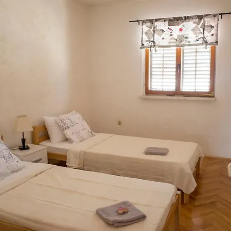 Bago Rogoznica (Sibenik-Knin)